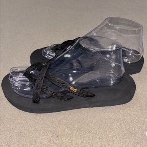 Teva Womens Olowahu 6840 Casual Slip on Blue Black Flip Flops Sandals
Size 10